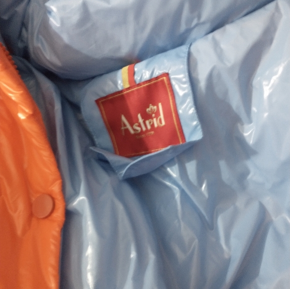 New orange puffer jacket - Picture 1 of 3